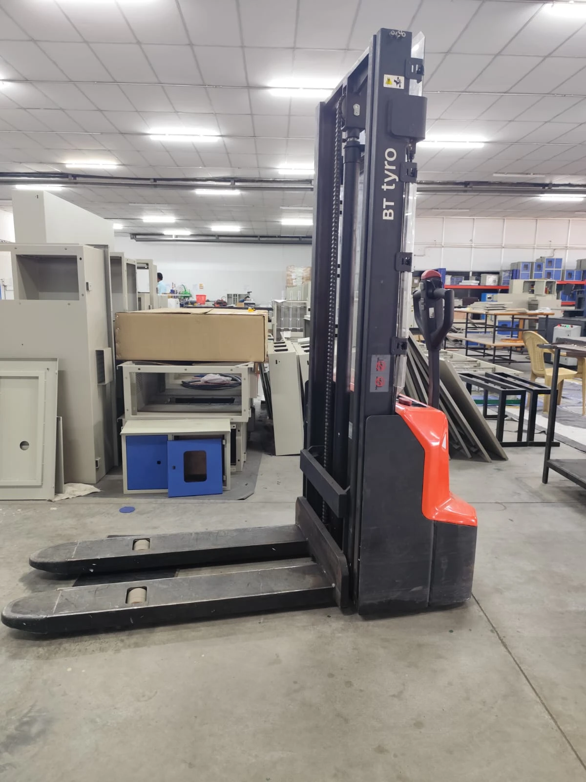 Electric Pallet Stacker